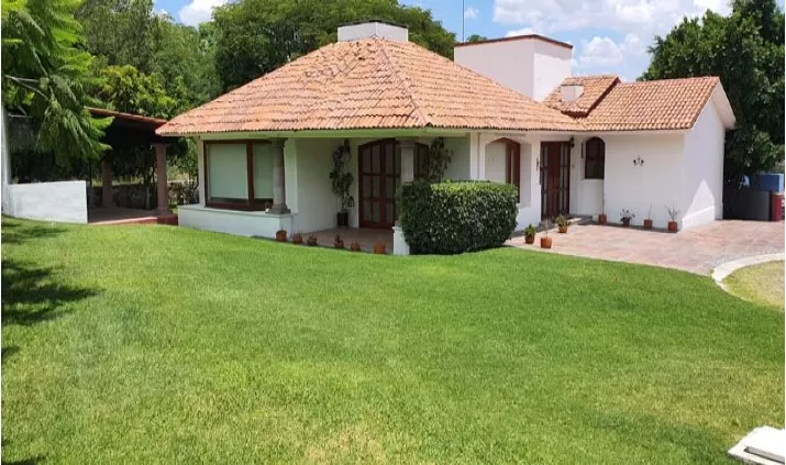 CASA EN RENTA—JURIQUILLA